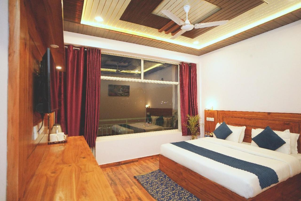 Hotel Kasauli View Cafe Restaurant Open Terrace Mountain View Bagian luar foto