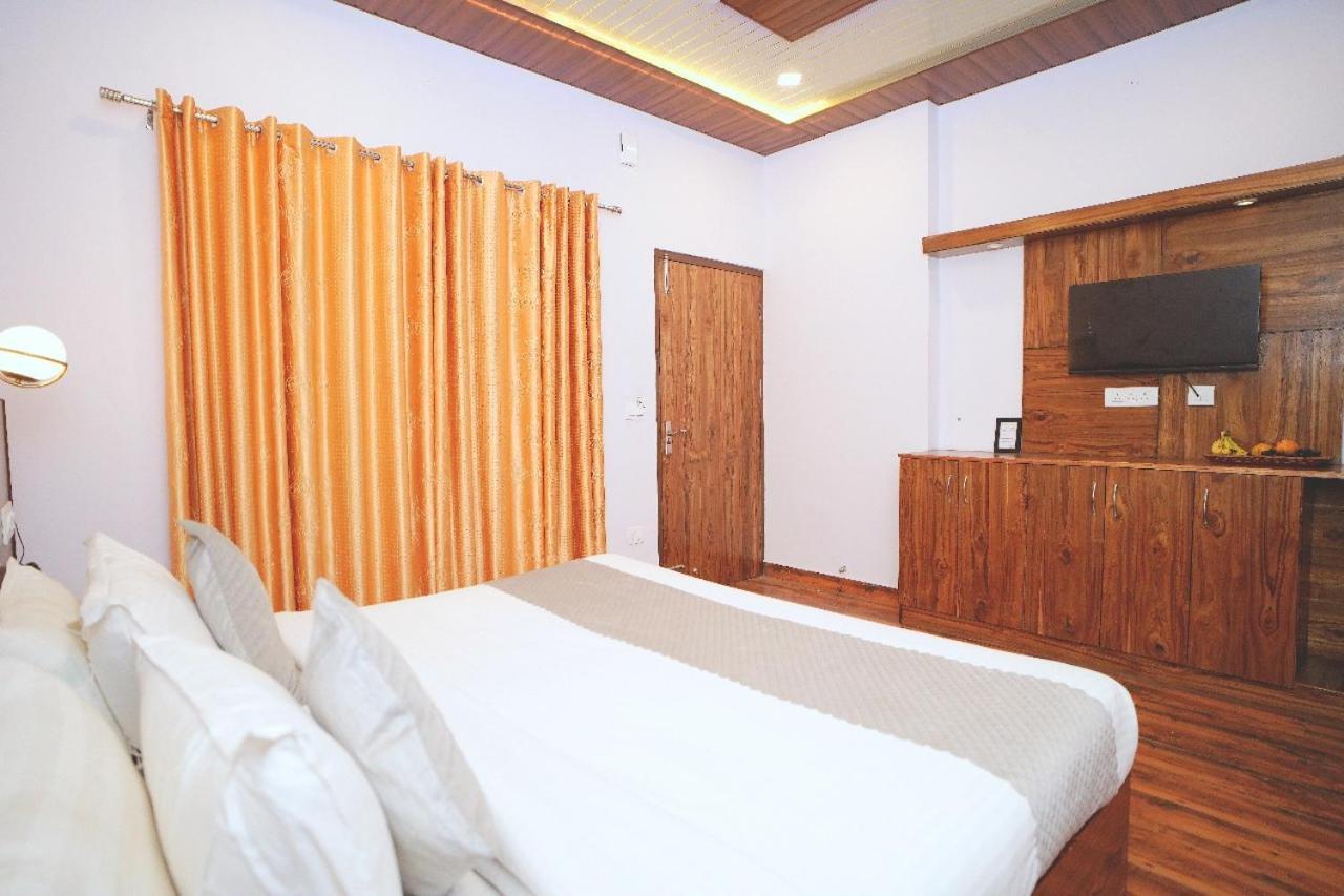 Hotel Kasauli View Cafe Restaurant Open Terrace Mountain View Bagian luar foto