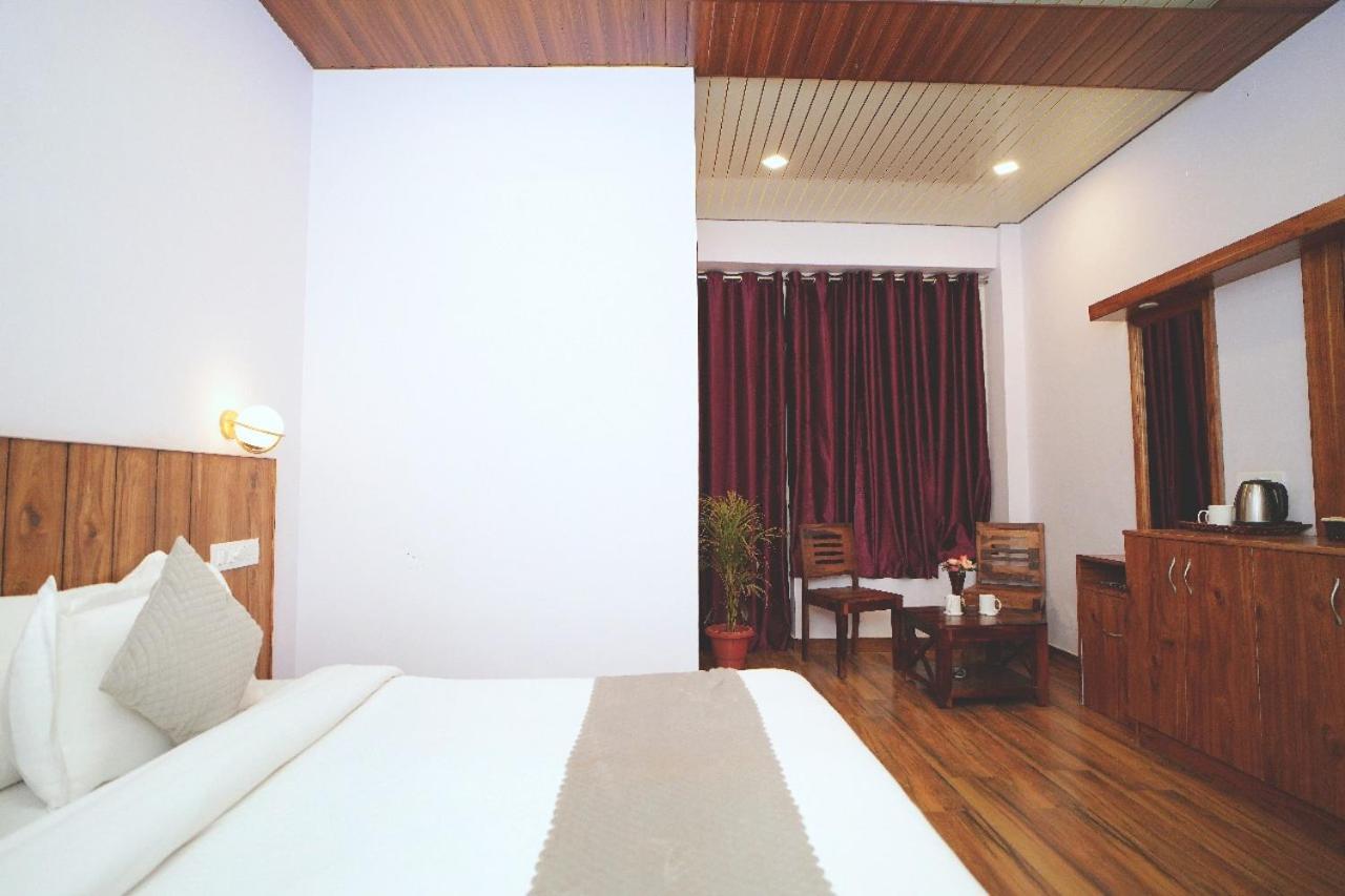Hotel Kasauli View Cafe Restaurant Open Terrace Mountain View Bagian luar foto