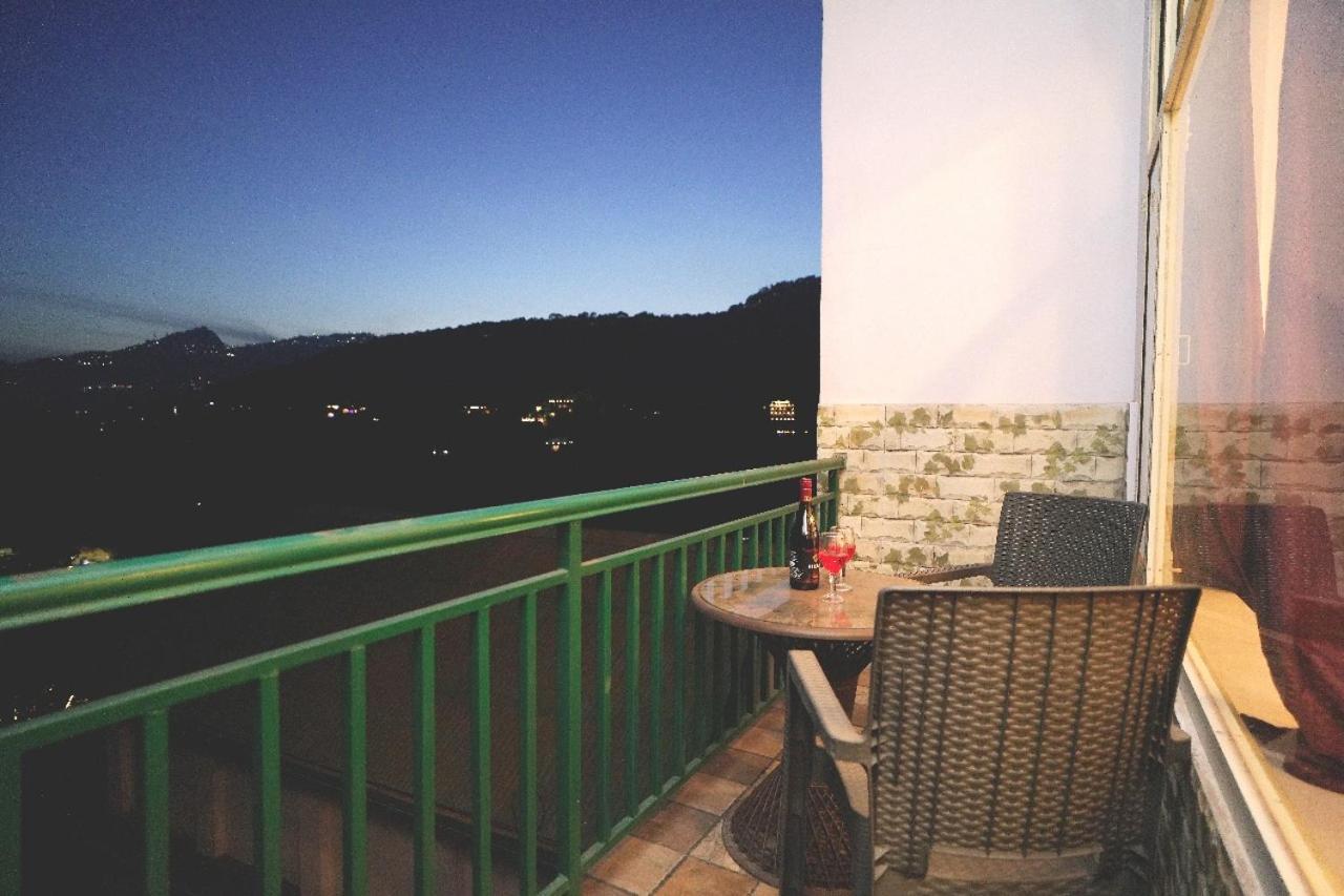 Hotel Kasauli View Cafe Restaurant Open Terrace Mountain View Bagian luar foto