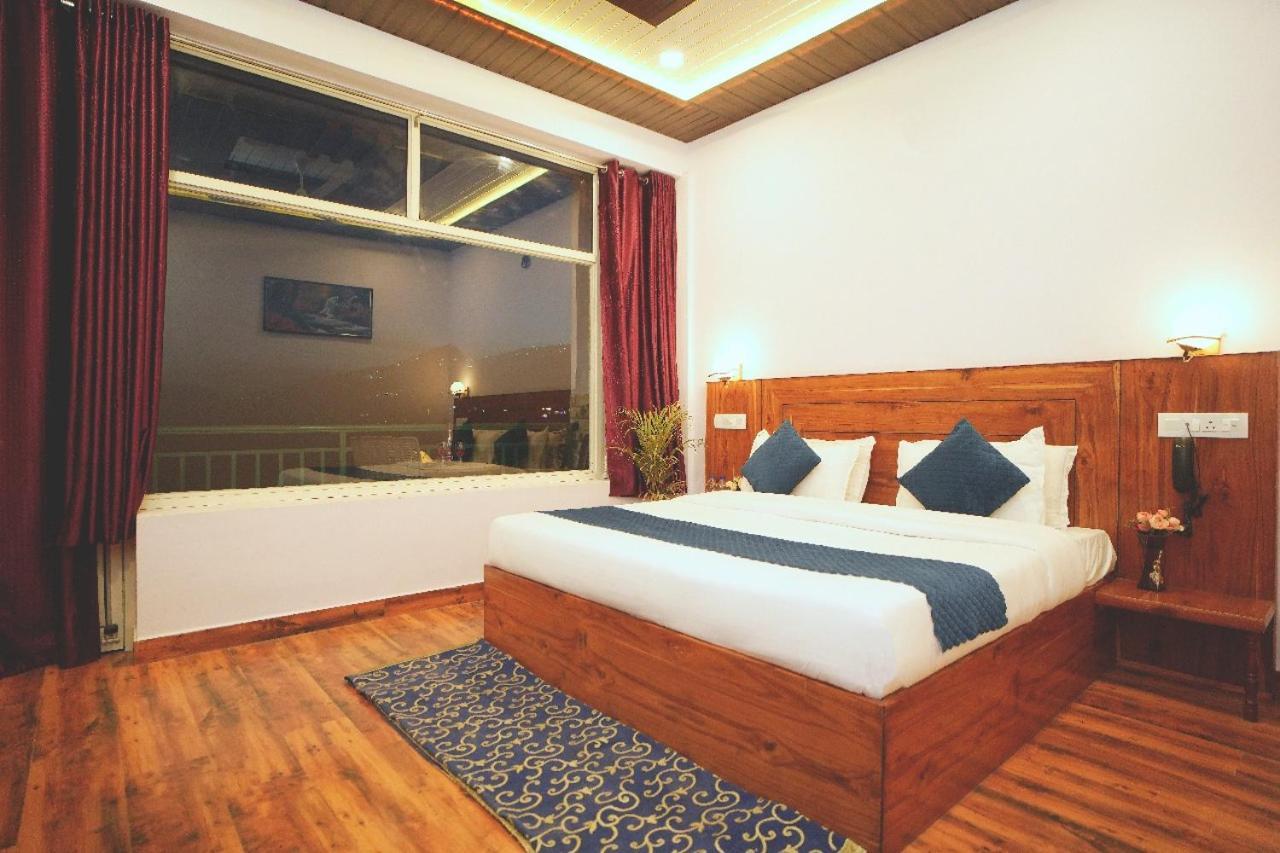 Hotel Kasauli View Cafe Restaurant Open Terrace Mountain View Bagian luar foto