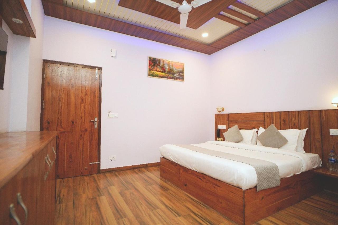 Hotel Kasauli View Cafe Restaurant Open Terrace Mountain View Bagian luar foto