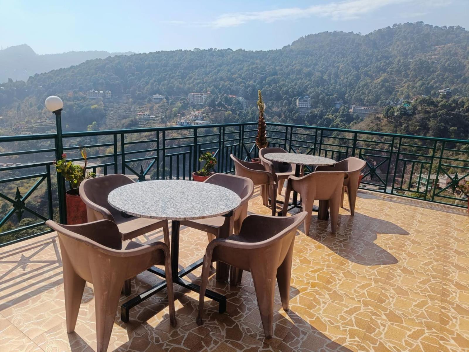 Hotel Kasauli View Cafe Restaurant Open Terrace Mountain View Bagian luar foto