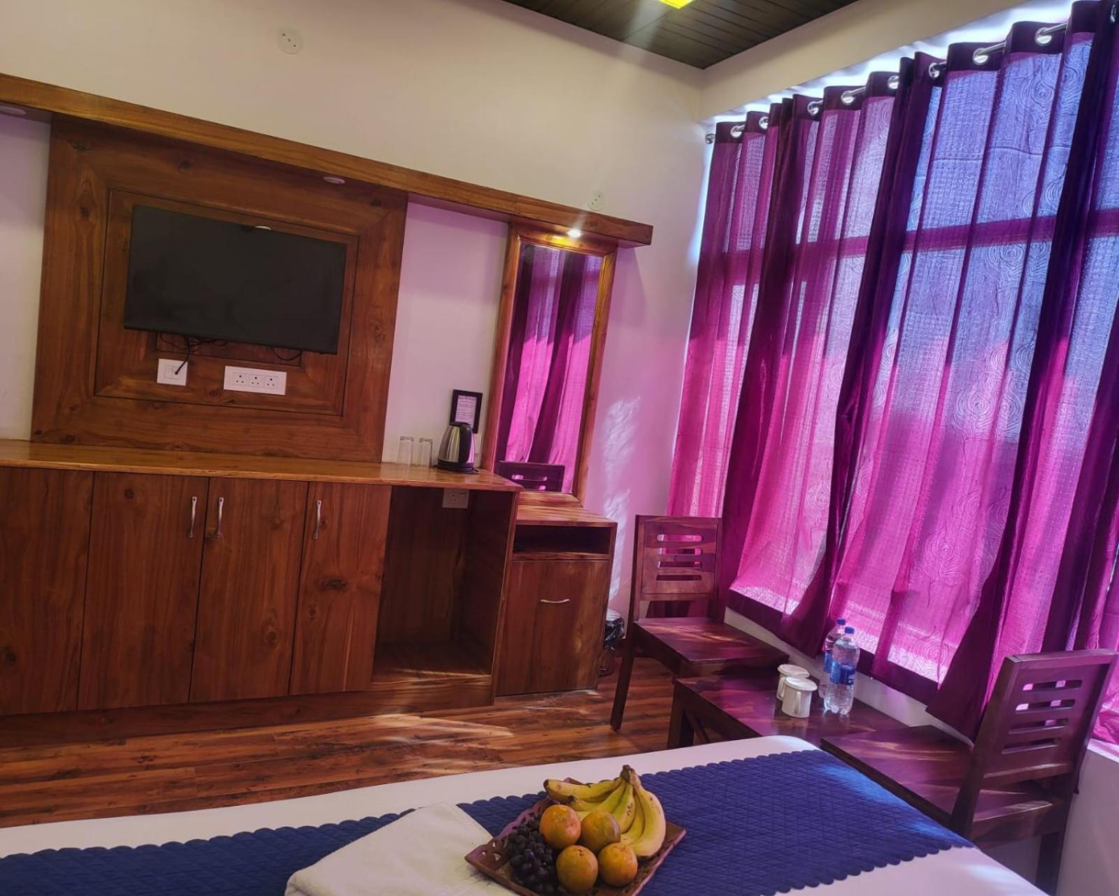Hotel Kasauli View Cafe Restaurant Open Terrace Mountain View Bagian luar foto