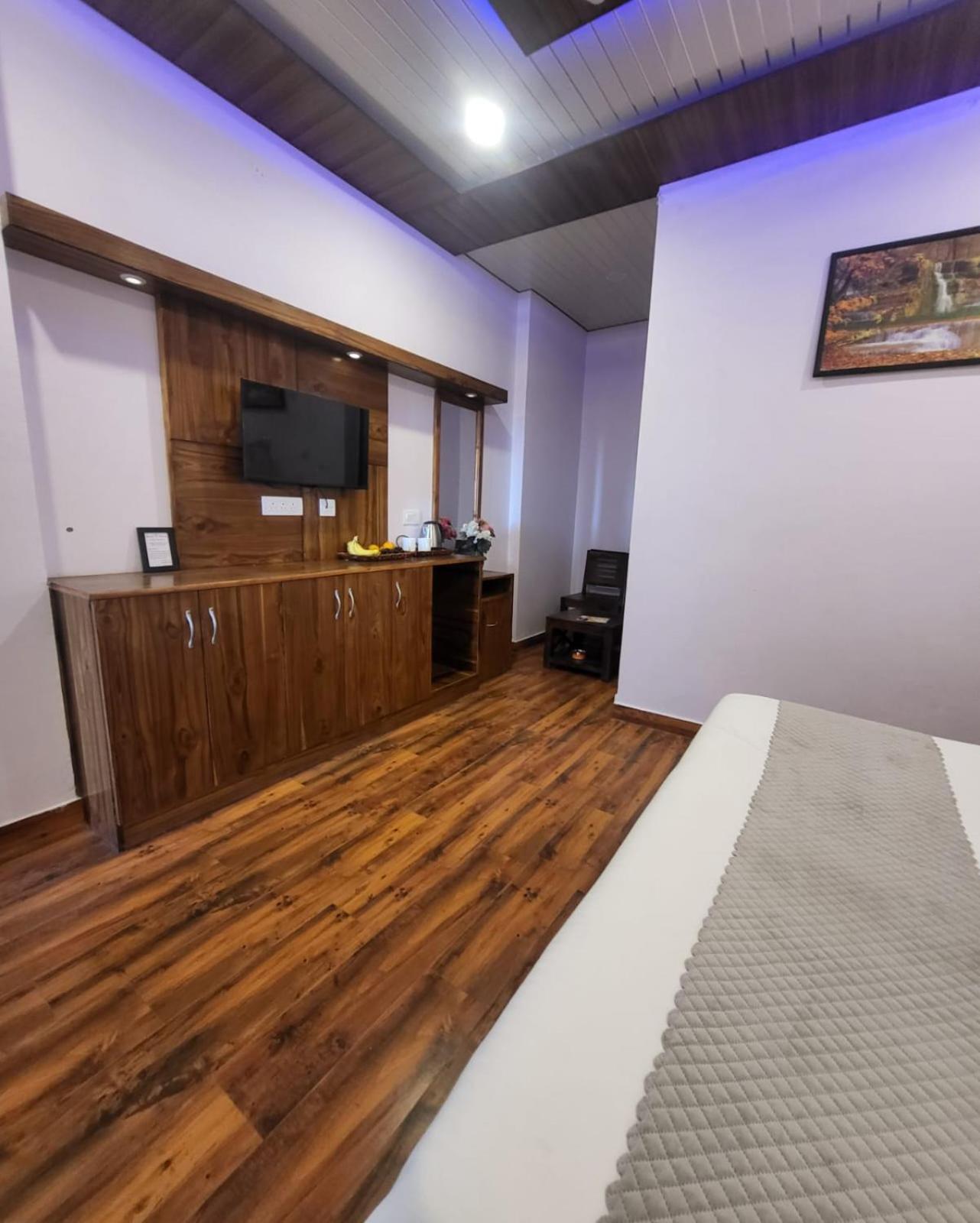 Hotel Kasauli View Cafe Restaurant Open Terrace Mountain View Bagian luar foto